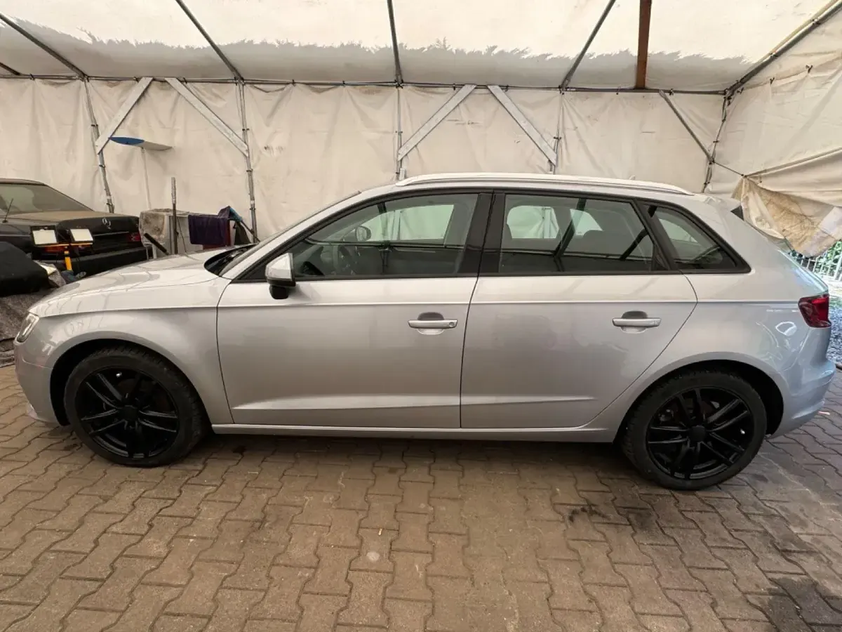 Gebraucht Audi A3 Sportback Attraction 150 PS (110 kW) 2015 Silber Kleinwagen