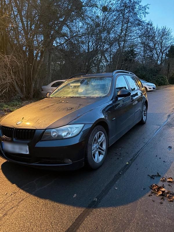 Schwarz Gebraucht 2006 BMW 320 Kombi | 3.950 € (Etwas zu teuer) - Bild 1/4