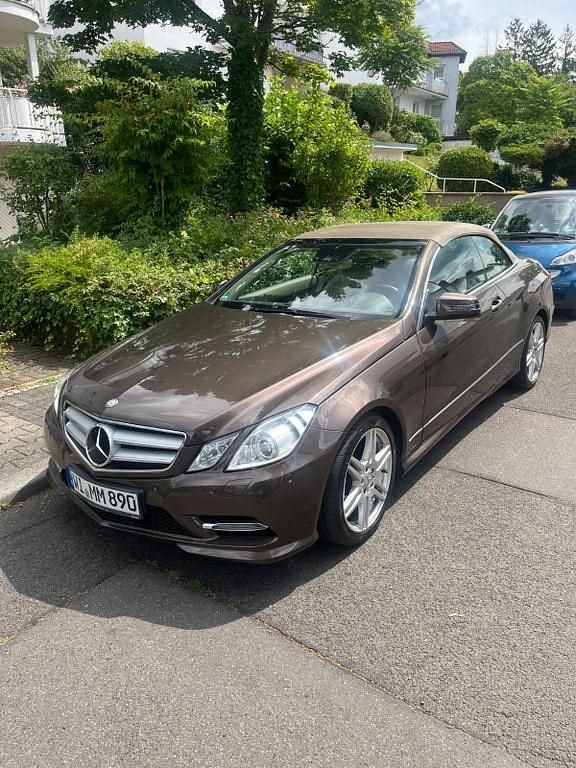 Braun Gebraucht 2012 Mercedes E250 Avantgarde Cabrio | 15.900 € (Fairer Preis) - Bild 1/4