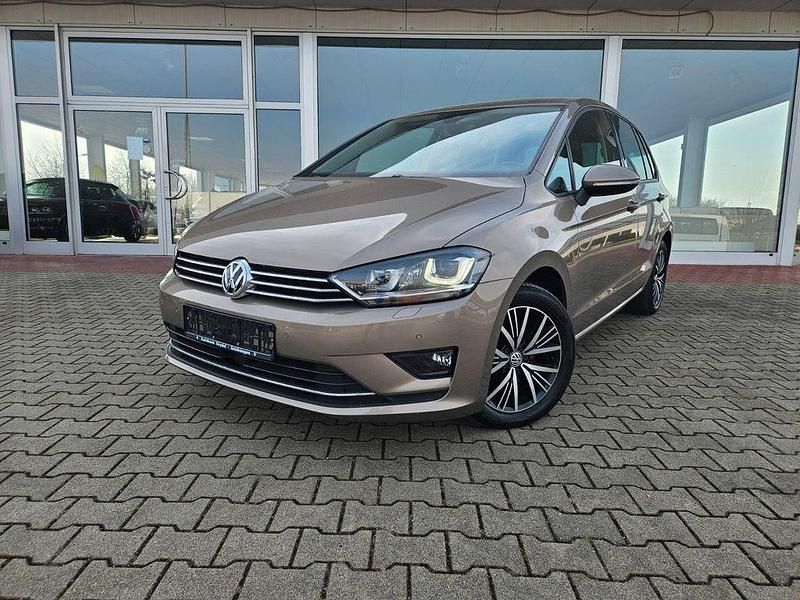 Gebraucht VW Golf VII 110 PS (80 kW) 2016 Gold Limousine