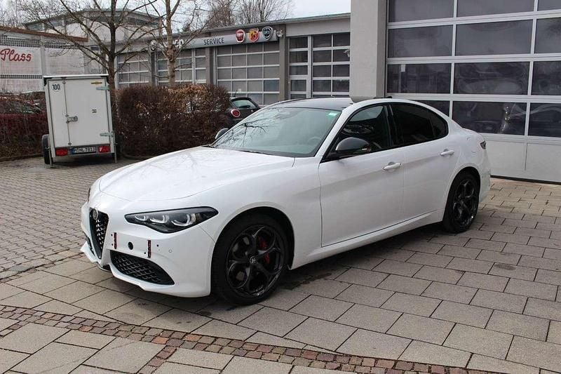 Gebraucht Alfa Romeo Giulia 280 PS (205 kW) 2024 Dach schwarz Limousine