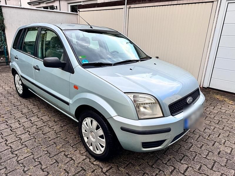 Grün Gebraucht 2004 Ford Fusion Limousine | 1.650 € (Guter Preis) - Bild 1/4