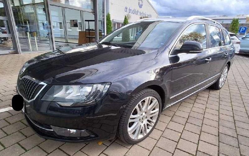 Schwarz Gebraucht 2013 Skoda Superb Elegance Kombi | 8.990 € (Teuer) - Bild 1/4