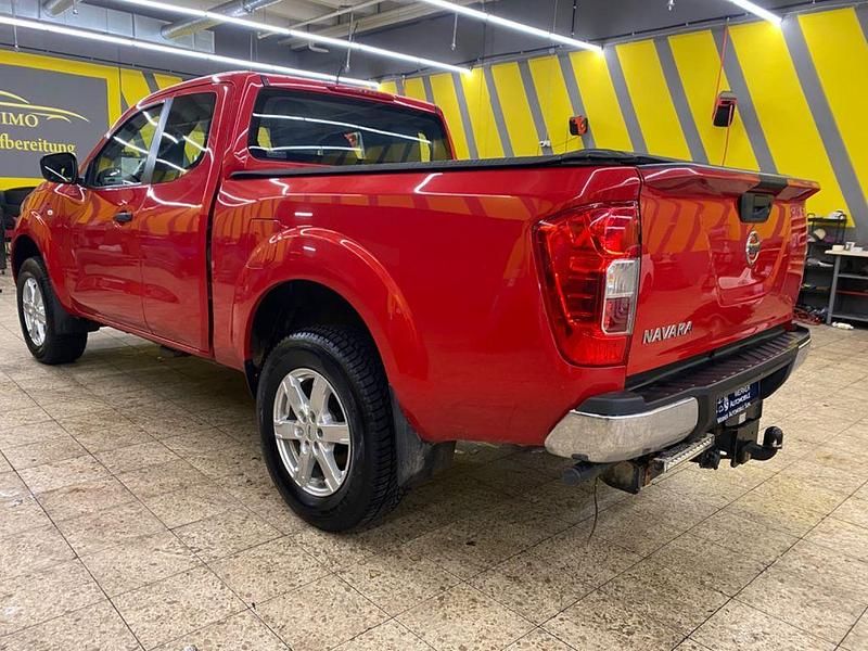 Gebraucht Nissan Navara Acenta 163 PS (119 kW) 2021 Rot Abholung