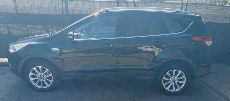Gebraucht Ford Kuga 150 PS (110 kW) 2016 Schwarz SUV