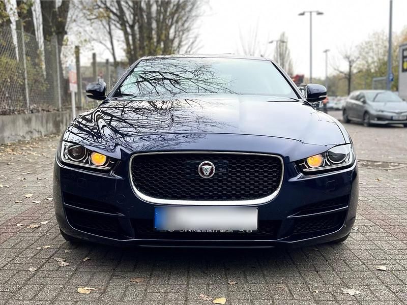 Gebraucht Jaguar XE 179 PS (131 kW) 2018 Blau Limousine