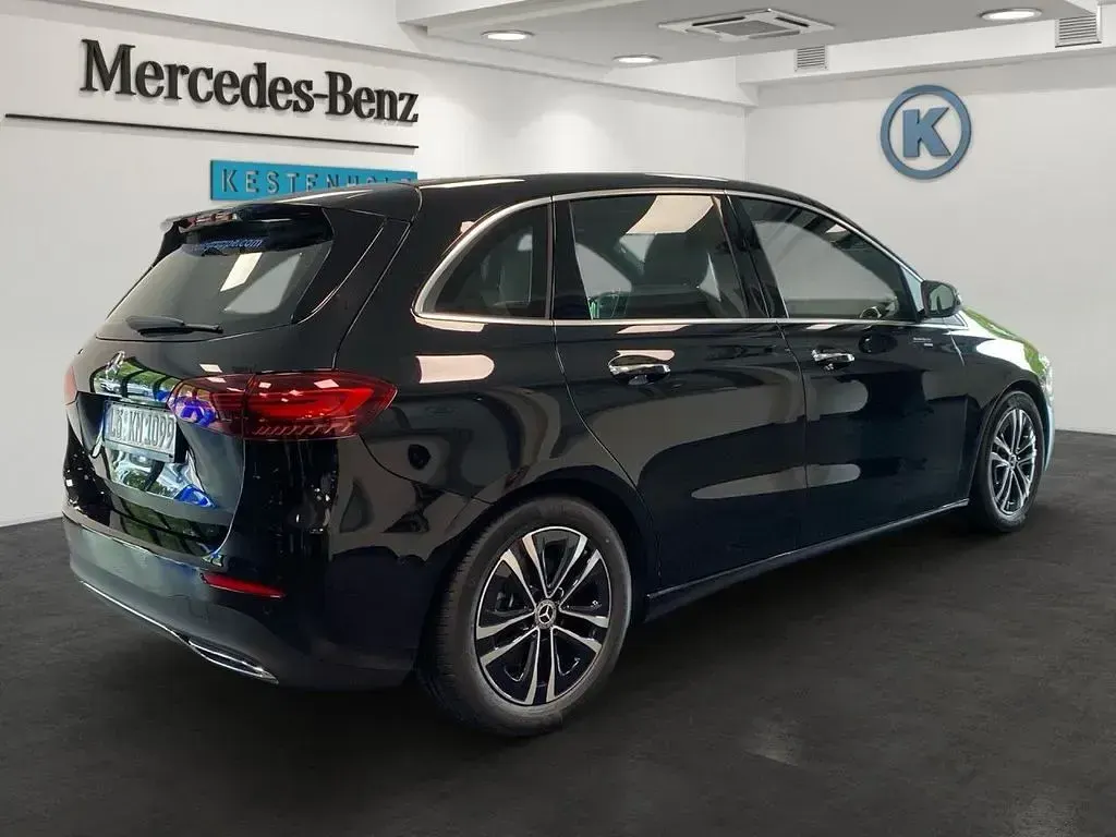 Gebraucht Mercedes B200 Progressive 163 PS (119 kW) 2025 Schwarz Kleinwagen