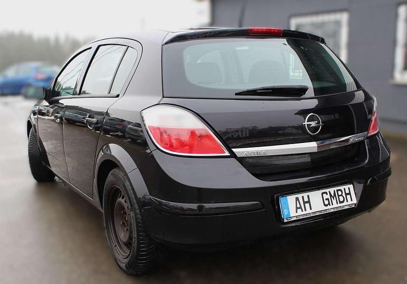 Gebraucht Opel Astra Basis 90 PS (66 kW) 2004 Saphirschwarz mi2 Kleinwagen