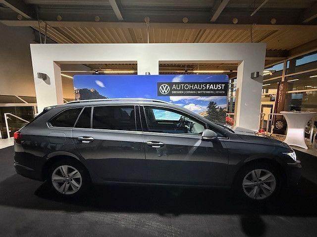 Gebraucht VW Golf VIII Life 150 PS (110 kW) 2024 Grau metallic Kombi