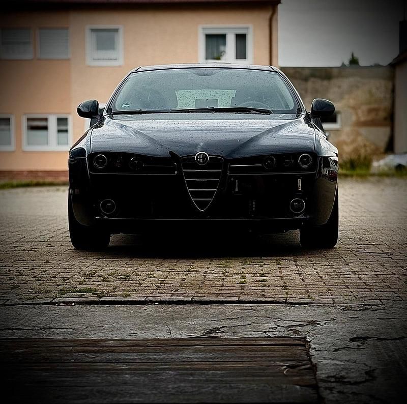 Schwarz Gebraucht 2006 Alfa Romeo 159 Kombi | 5.000 € - Bild 1/4