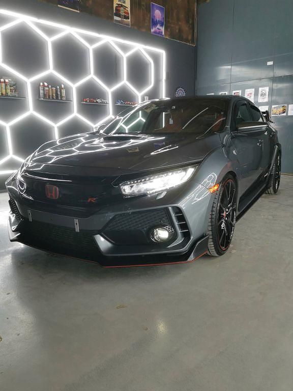 Grau Gebraucht 2018 Honda Civic Type R GT Limousine | 32.999 € (Teuer) - Bild 1/4
