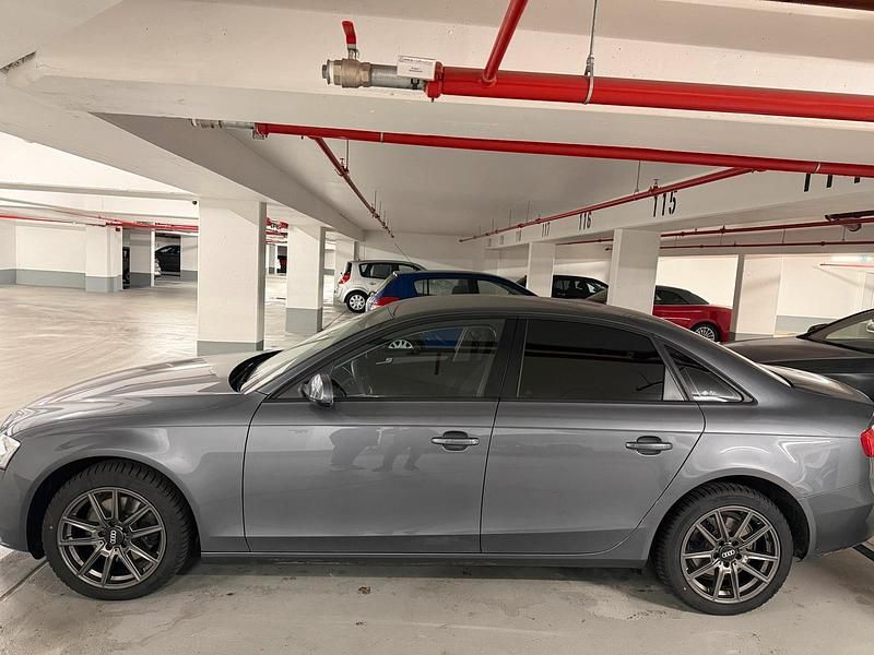 Gebraucht Audi A4 123 PS (90 kW) 2013 Grau Limousine
