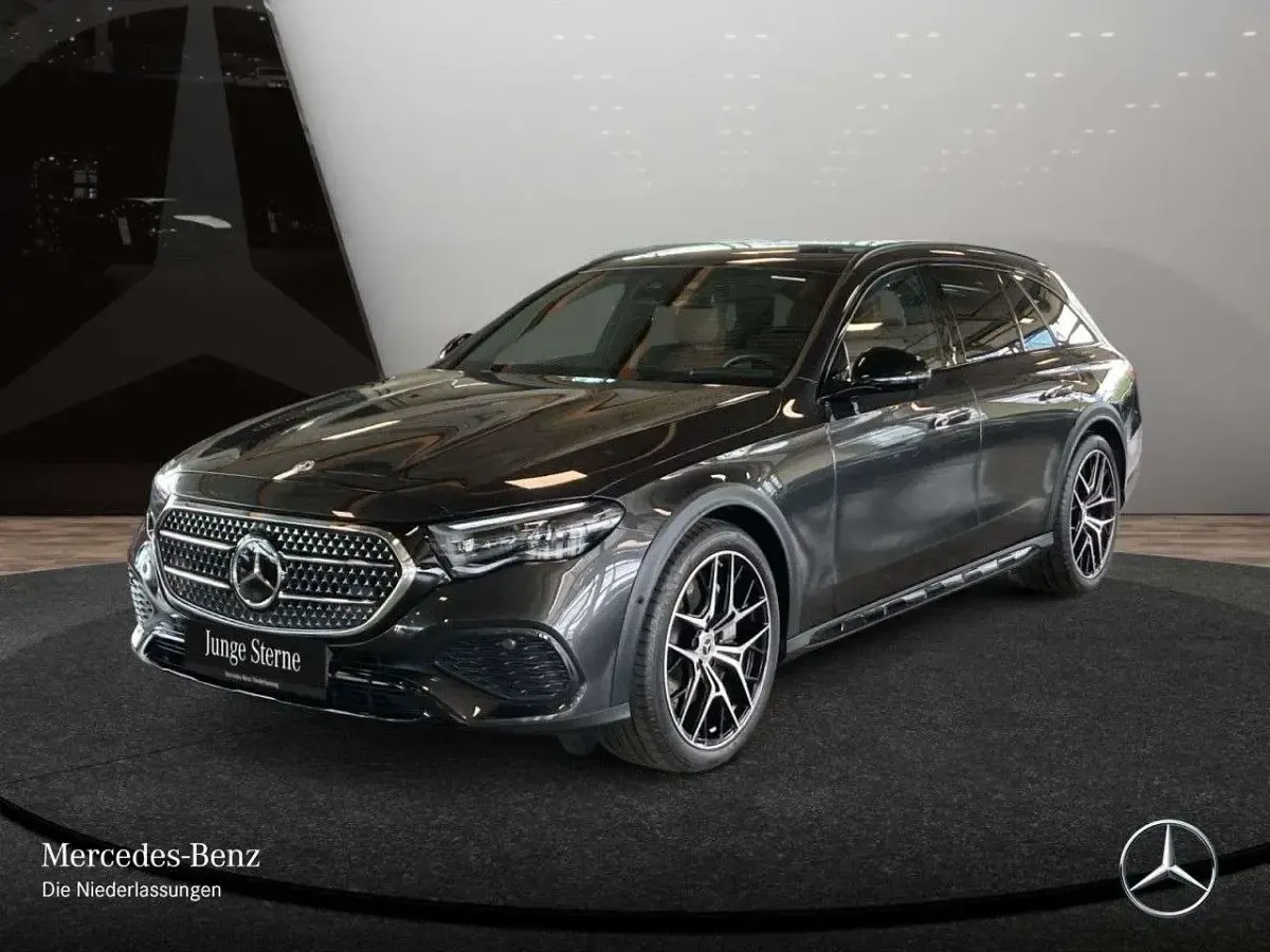 Gebraucht Mercedes E300 AMG 197 PS (144 kW) 2025 Grau Limousine