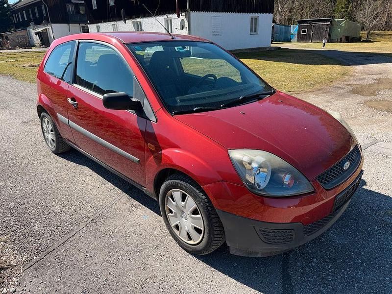 Gebraucht Ford Fiesta Ambiente 69 PS (50 kW) 2006 Rot Kleinwagen