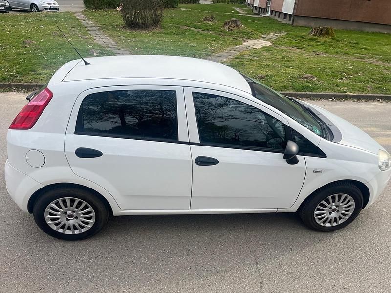 Gebraucht Fiat Punto 48 PS (35 kW) 2009 Weiß Kleinwagen
