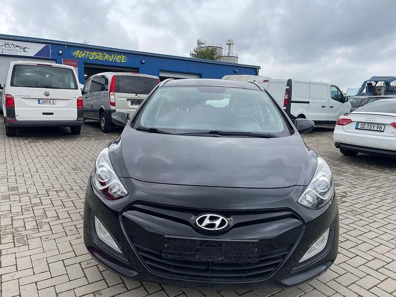 Schwarz Gebraucht 2013 Hyundai i30 Classic Kombi | 5.200 € (Fairer Preis) - Bild 1/4