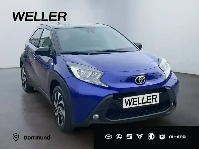 Gebraucht Toyota Aygo 72 PS (52 kW) 2025 Juniper blue metallic / dach mysticschwarz mica (blau) Kleinwagen