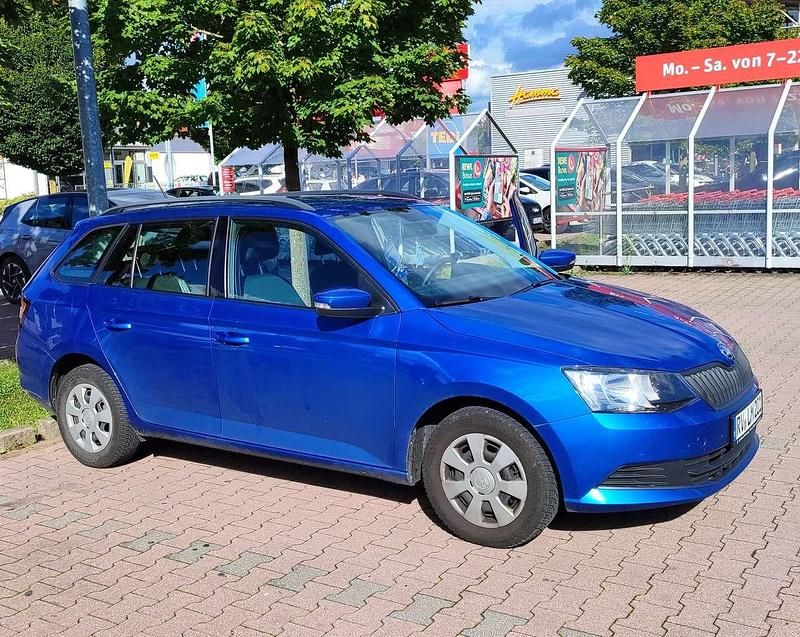 Blau Gebraucht 2018 Skoda Fabia Kombi | 12.000 € - Bild 1/4