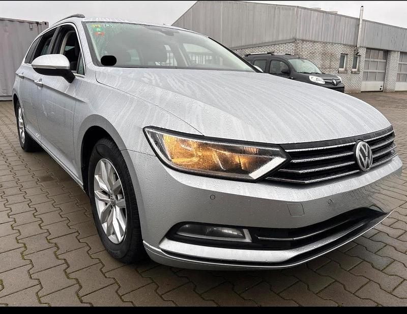 Gebraucht VW Passat Comfortline 150 PS (110 kW) 2018 Silber Kombi
