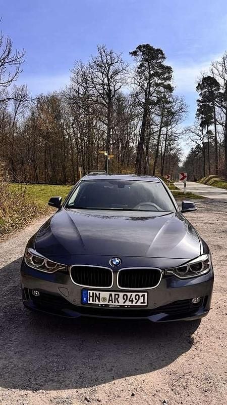 Gebraucht BMW 318 143 PS (105 kW) 2013 Grau Limousine
