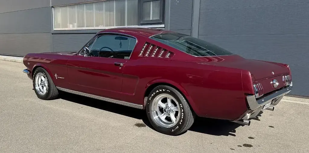 Używany Ford V8 Fastback 203 KM (149 kW) 1965 Czerwony