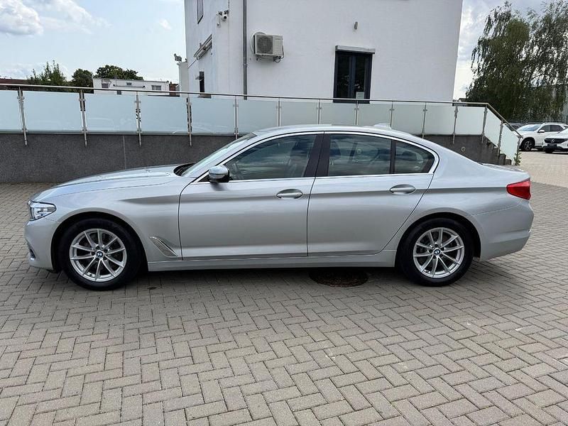Silber Gebraucht 2017 BMW 530 Sport Line Limousine | 19.999 € - Bild 1/4
