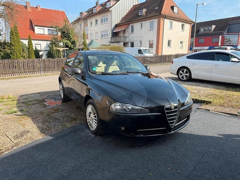 Gebraucht Alfa Romeo 147 105 PS (77 kW) 2008 Schwarz Kleinwagen