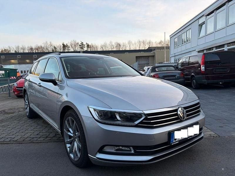Silber Gebraucht 2019 VW Passat Limousine | 17.600 € (Guter Preis) - Bild 1/4