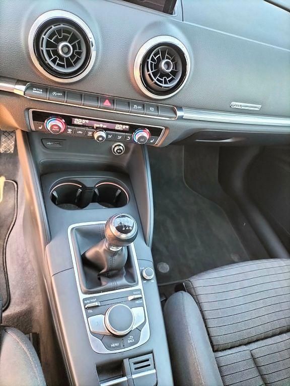 Gebraucht Audi A3 Sport 116 PS (85 kW) 2018 Schwarz Limousine