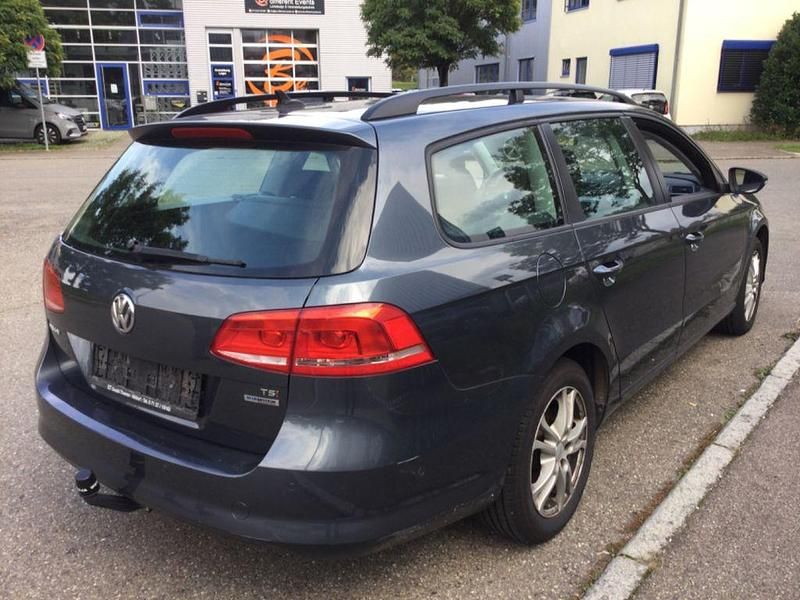Grau Gebraucht 2011 VW Passat Kombi | 4.900 € (Guter Preis) - Bild 1/4