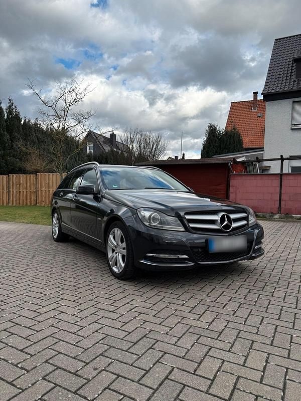 Gebraucht Mercedes C220 170 PS (125 kW) 2011 Schwarz Kombi