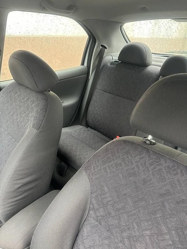 Gebraucht Ford Mondeo 130 PS (95 kW) 1998 Grau Limousine