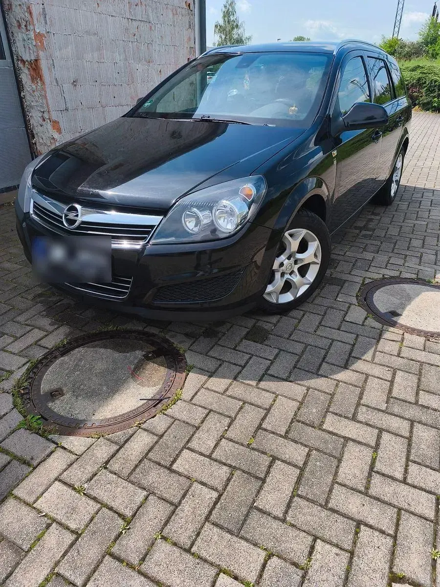 Używany Opel Astra Edition 116 KM (85 kW) 2010 Niebieski Kombi
