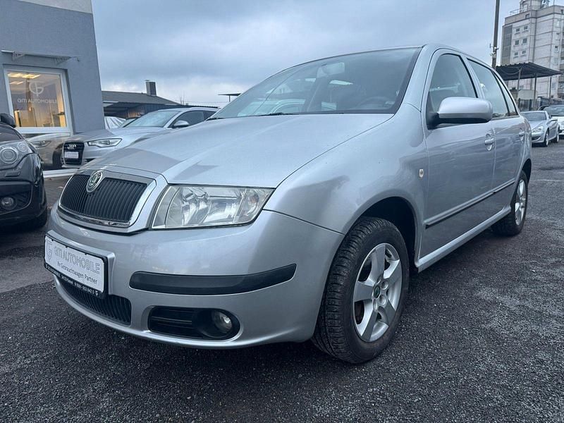 Silber Gebraucht 2006 Skoda Fabia Ambiente Kleinwagen | 5.999 € - Bild 1/4