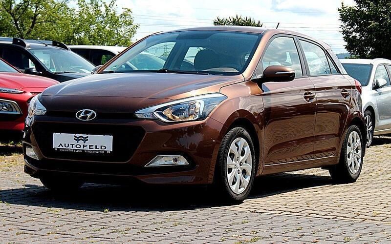 Braun Gebraucht 2015 Hyundai i20 Classic Kleinwagen | 7.950 € (Etwas zu teuer) - Bild 1/4