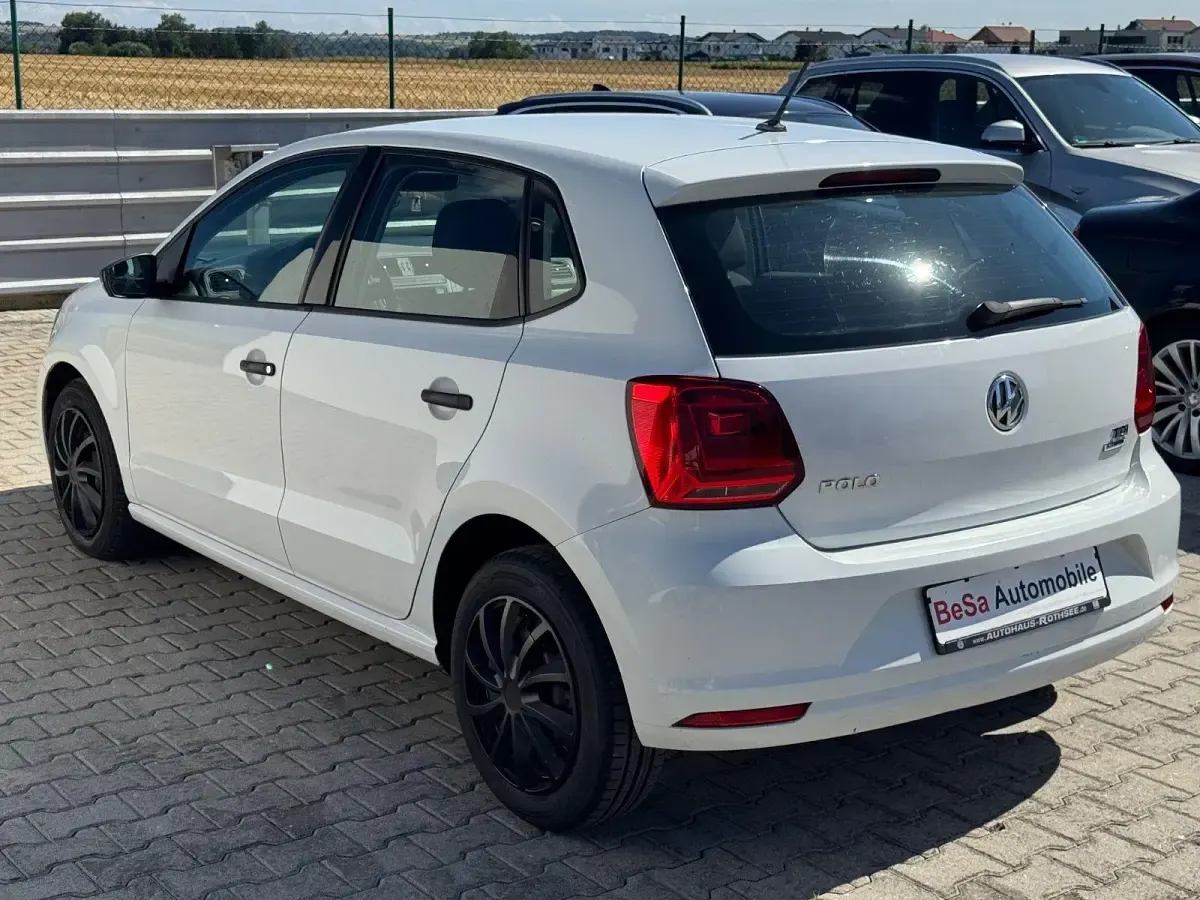 Gebraucht VW Polo Trendline 75 PS (55 kW) 2015 Weiß Limousine