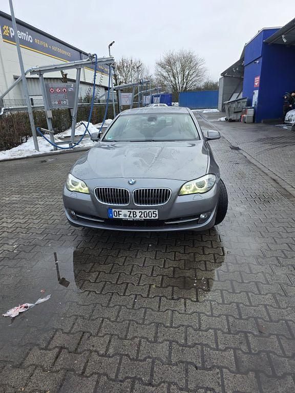 Grau Gebraucht 2010 BMW 528 Limousine | 11.000 € (Fairer Preis) - Bild 1/4