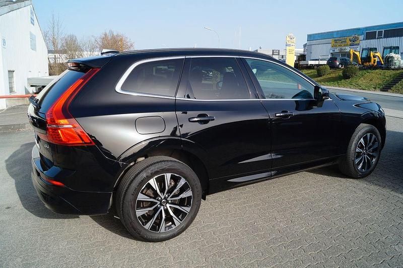 Gebraucht Volvo XC60 Core 197 PS (144 kW) 2022 Schwarz SUV