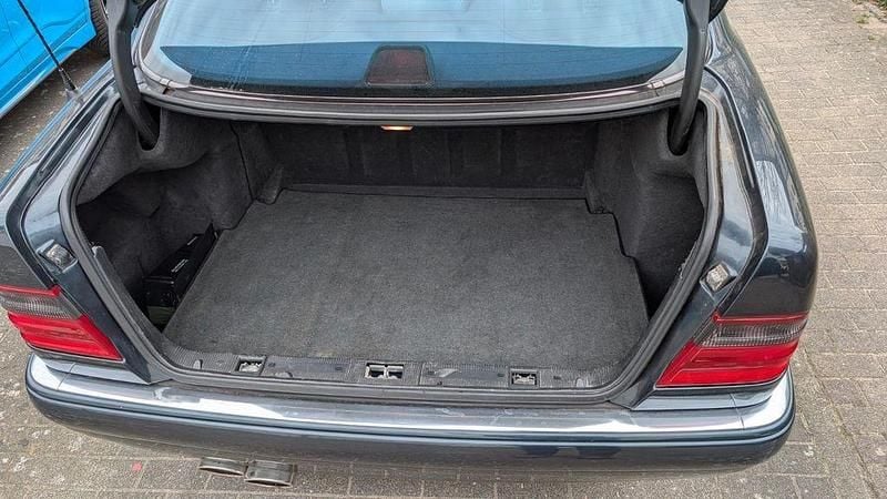 Gebraucht Mercedes E320 220 PS (161 kW) 1995 Blau Limousine