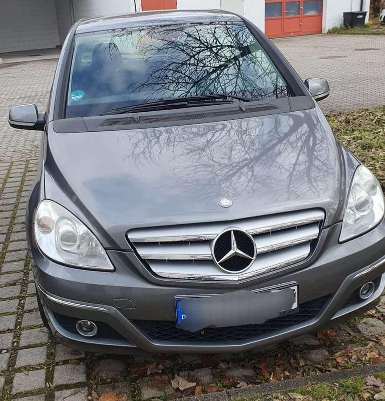 Grau Gebraucht 2010 Mercedes B180 Van / Kleinbus | 4.600 € (Guter Preis) - Bild 1/3