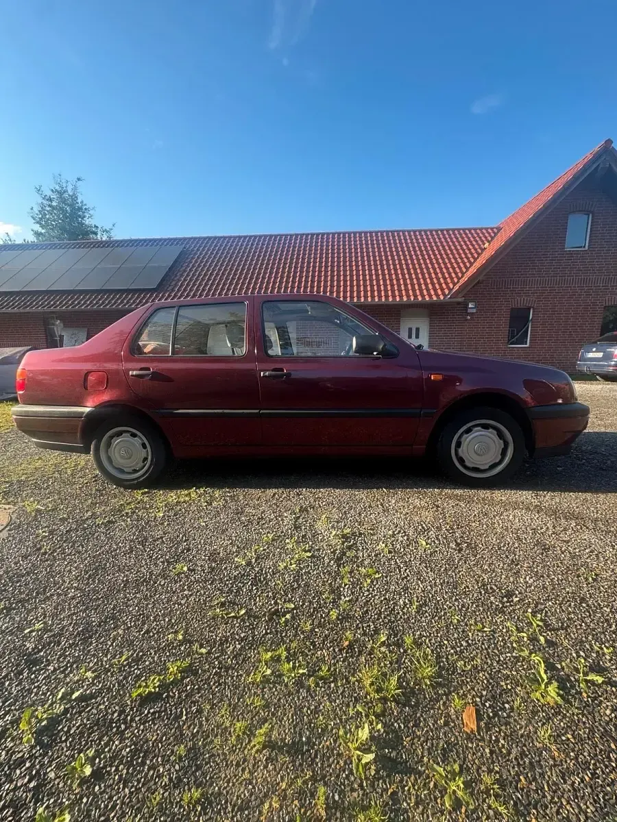 Gebraucht VW Vento 55 PS (40 kW) 1992 Rot Limousine