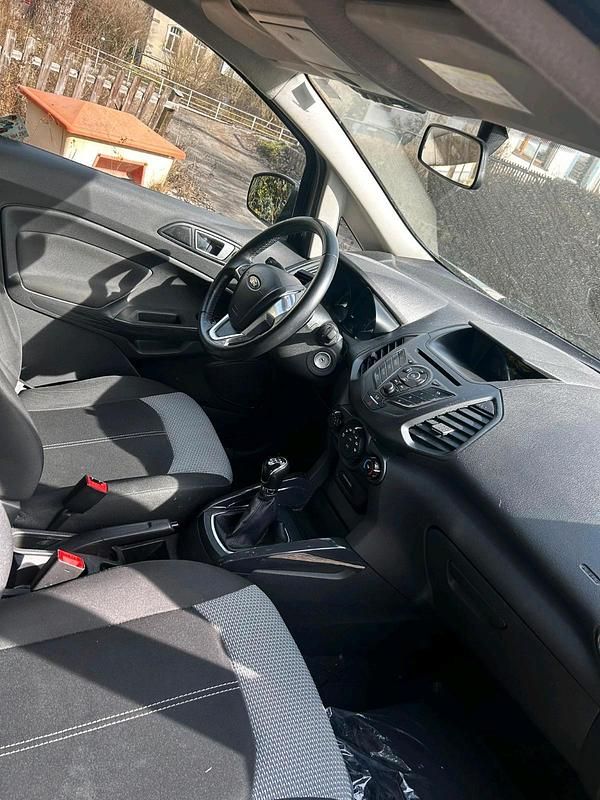 Gebraucht Ford Escort 125 PS (91 kW) 2015 Schwarz SUV