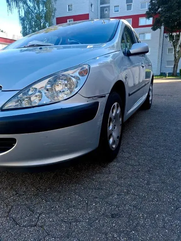 Gebraucht Peugeot 307 Sport 109 PS (80 kW) 2002 Silber Limousine
