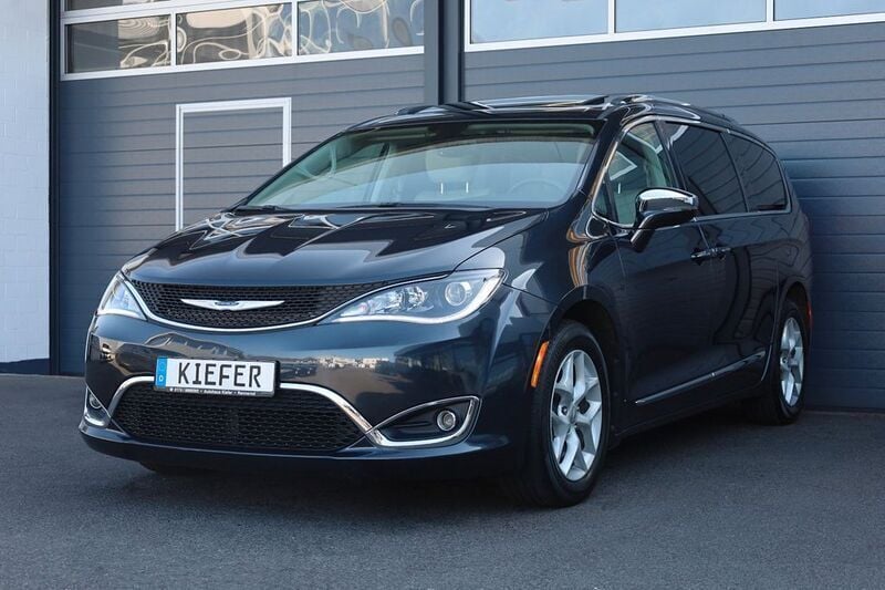 Grau Gebraucht 2019 Chrysler Pacifica Limited SUV | 28.950 € (Guter Preis) - Bild 1/4