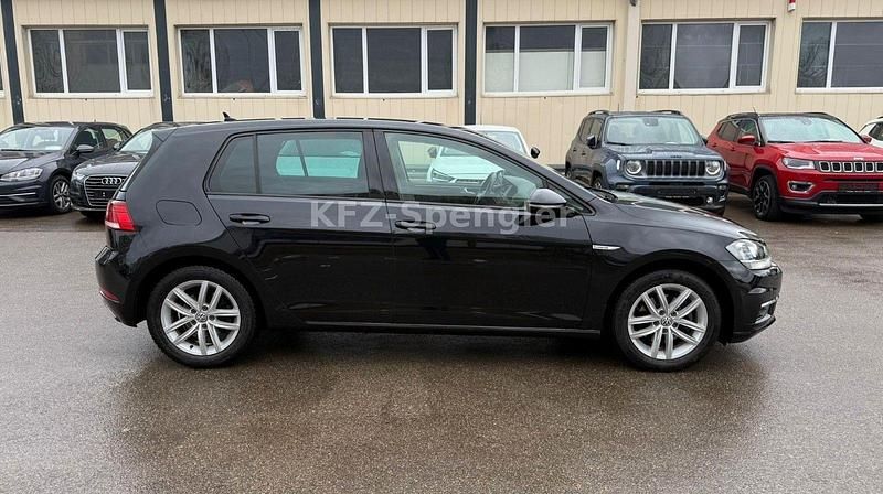 Gebraucht VW Golf VII Comfortline 131 PS (96 kW) 2019 Schwarz Kleinwagen