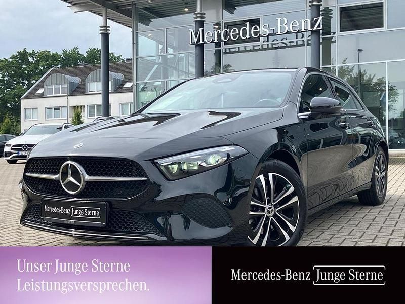 Schwarz Gebraucht 2024 Mercedes A200 Progressive Limousine | 29.850 € (Fairer Preis) - Bild 1/3