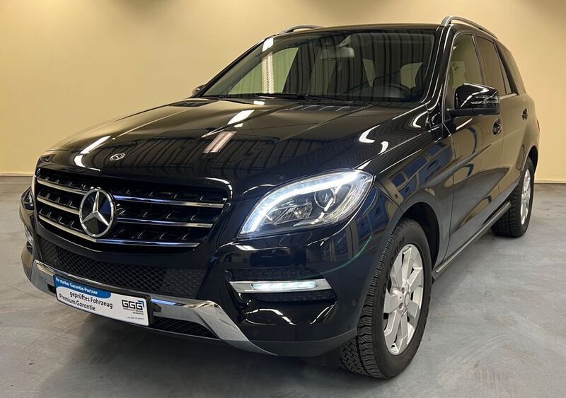 Obsidianschwarz metalliclack Gebraucht 2012 Mercedes ML350 SUV | 17.999 € (Superpreis) - Bild 1/4