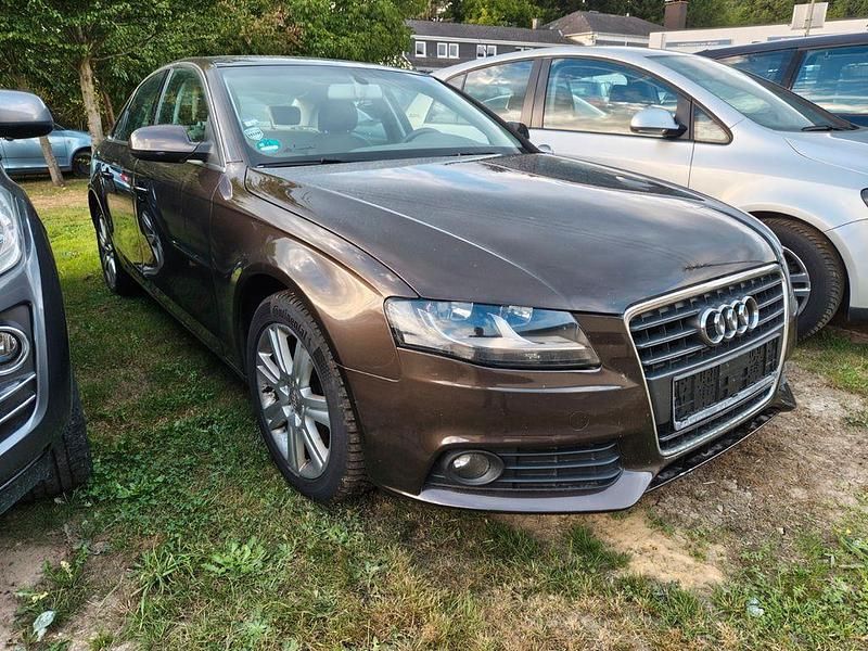 Gebraucht Audi A4 Attraction 143 PS (105 kW) 2010 Braun Limousine