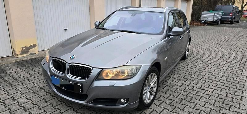 Grau Gebraucht 2011 BMW 320 Kombi | 4.000 € (Guter Preis) - Bild 1/4