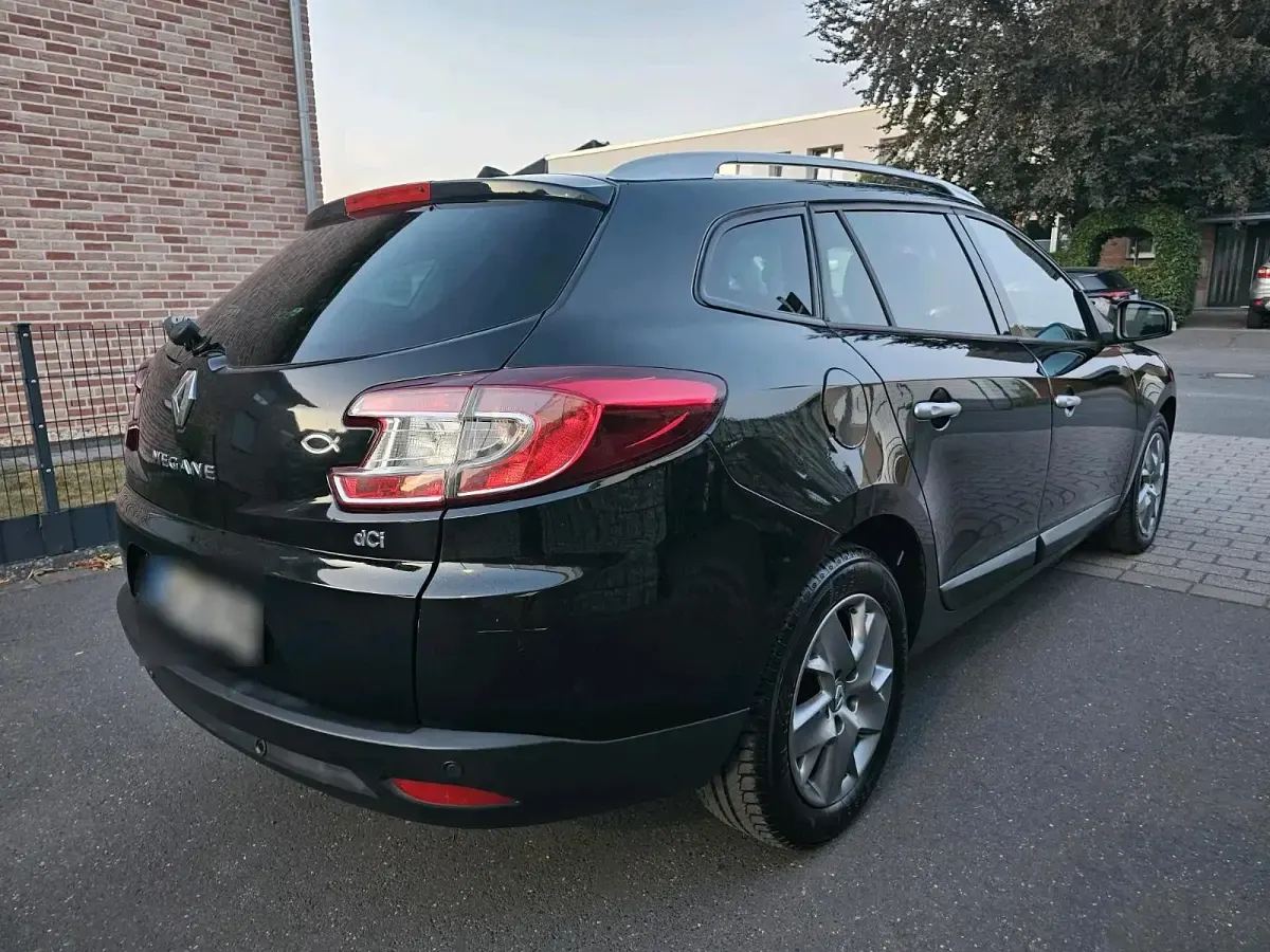Gebraucht Renault Mégane GrandTour 105 PS (77 kW) 2011 Schwarz Kombi